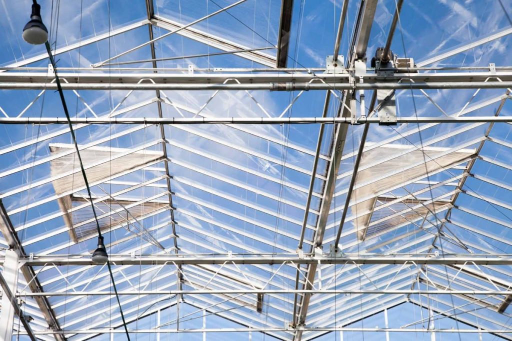Roof Ventilation Systems and Side Ventilation Systems for Greenhouse Flowers